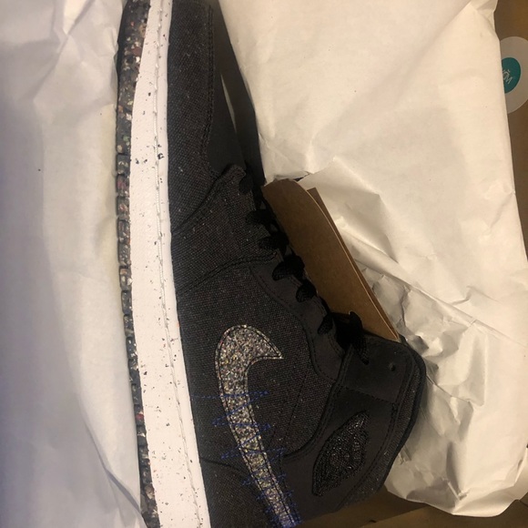 Air Jordan 1 Mid SE - Picture 3 of 5